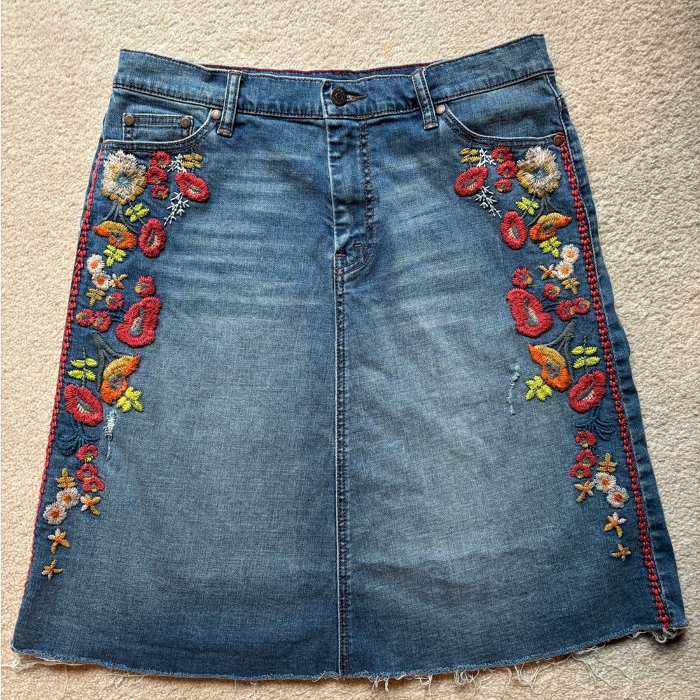 Johnny Was Embroidered Jean skirt 30 (size 10)